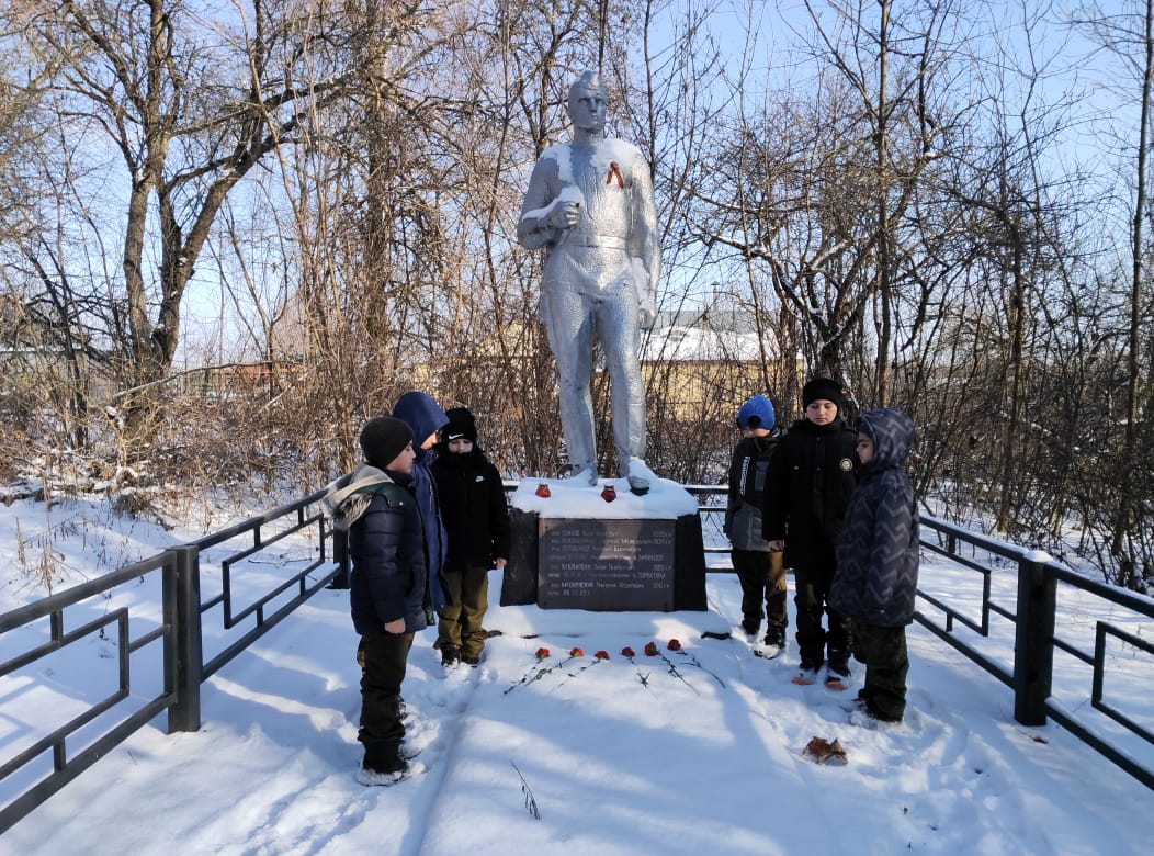 Возложение цветов.