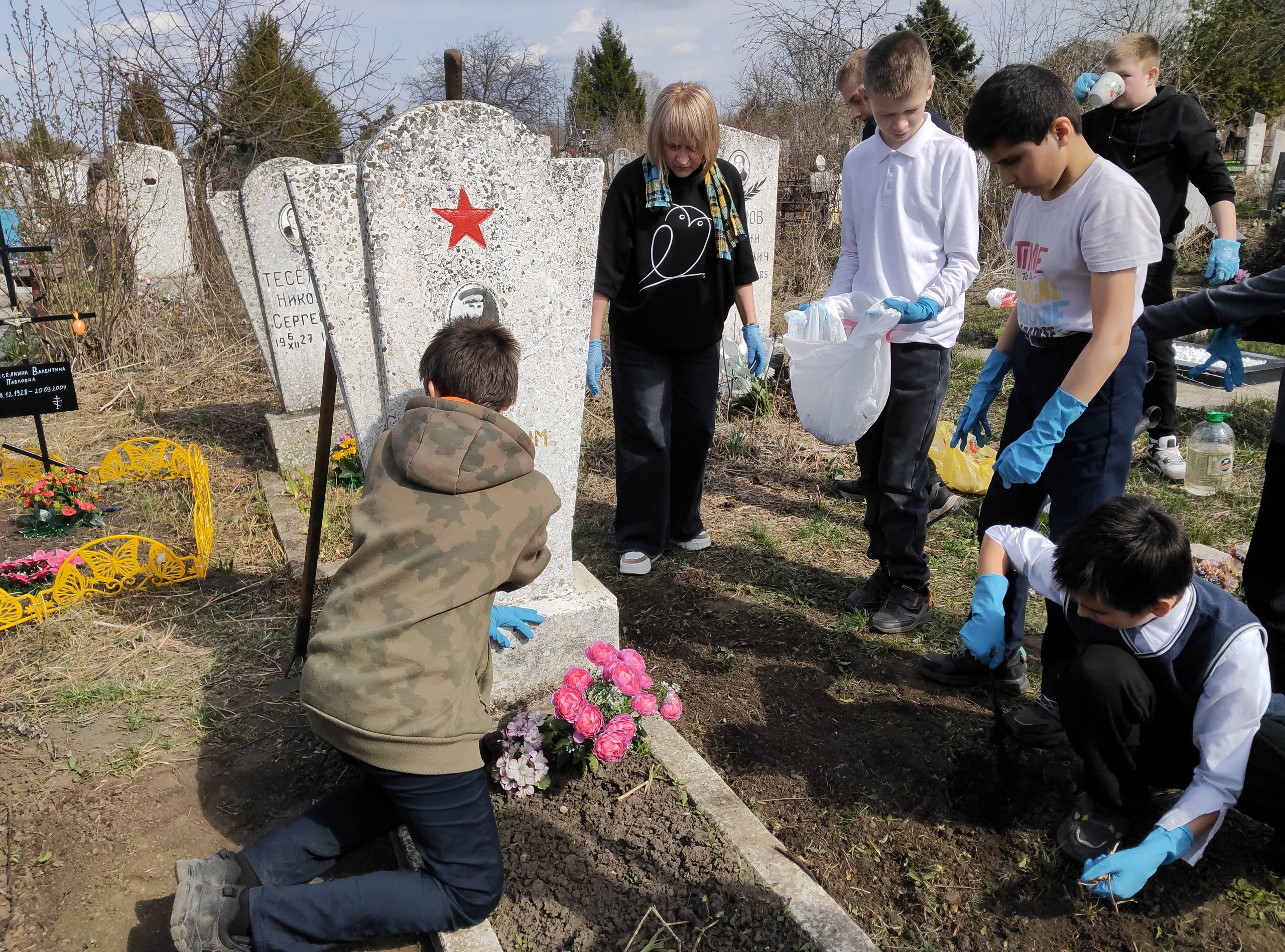 Воинское захоронение.