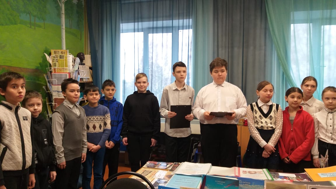 В  год  педагога  и наставника   ребята  пришкольного лагеря посетили  музей Узловского образования..