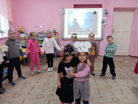 День черной кошки..