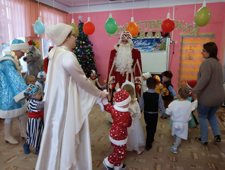 В детском саду прошли новогодние утренники.