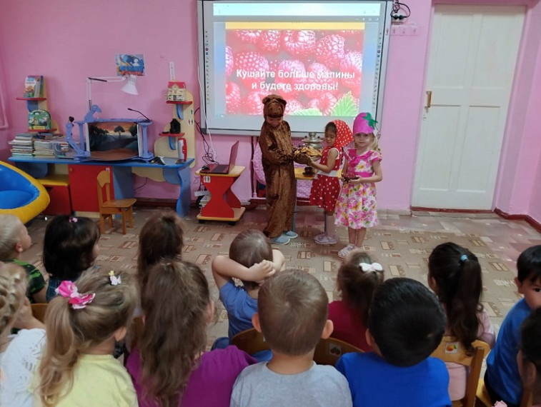 День пирожков с малиновым вареньем.