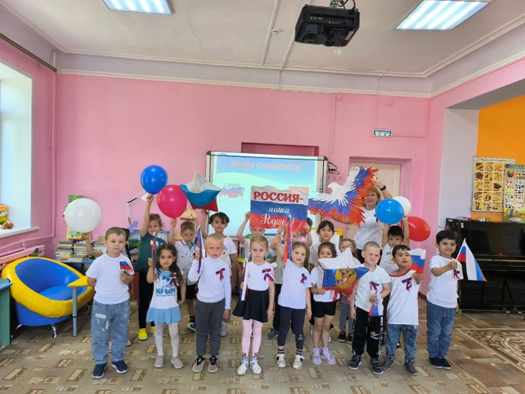 Познавательный час «День России – главный праздник Великой страны».