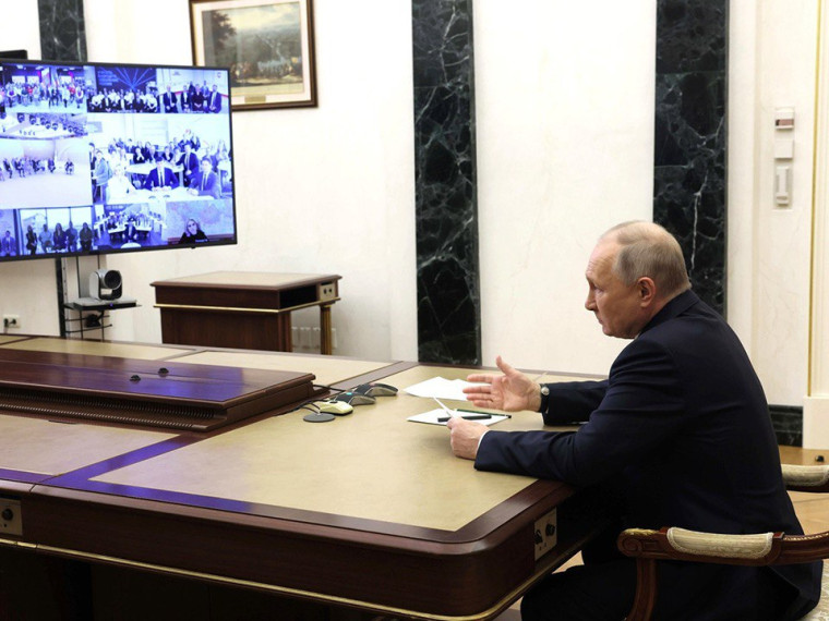 Президент России Владимир Путин дал старт Году педагога и наставника.