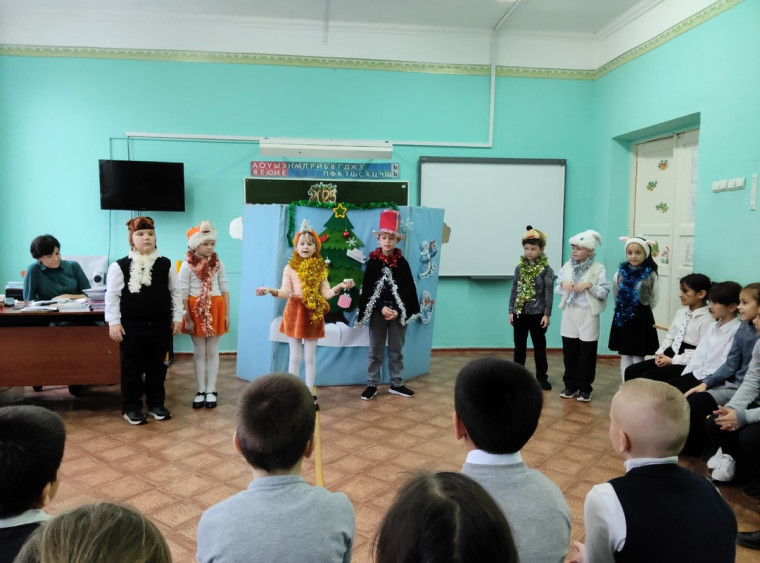 Спектакль "Как звери ёлку наряжали".