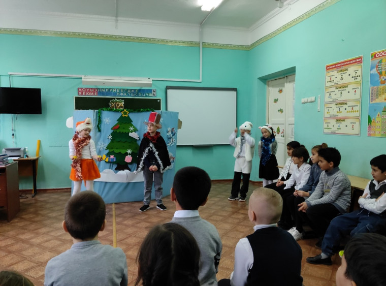 Спектакль "Как звери ёлку наряжали".