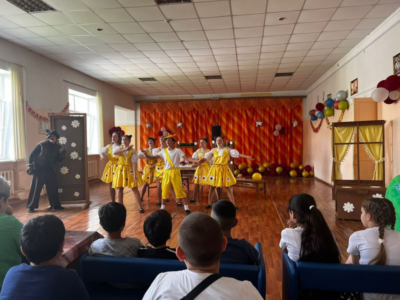 Спектакль "Волк и семеро козлят".